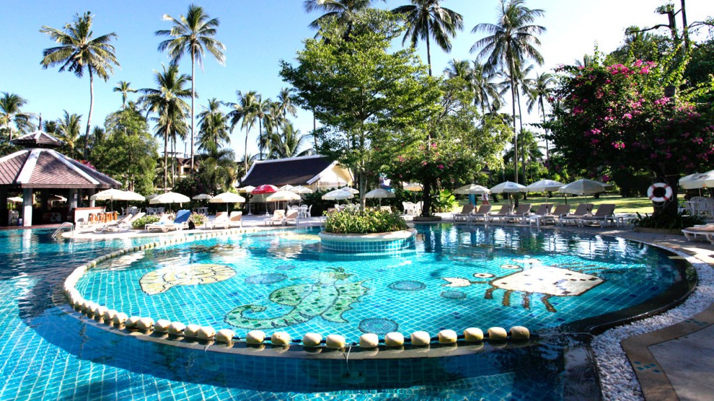 Duangjitt%20pool1%20orig[1]